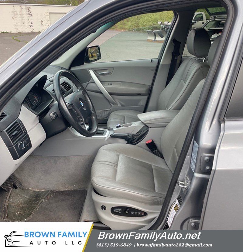 Additional photo of vehicle.