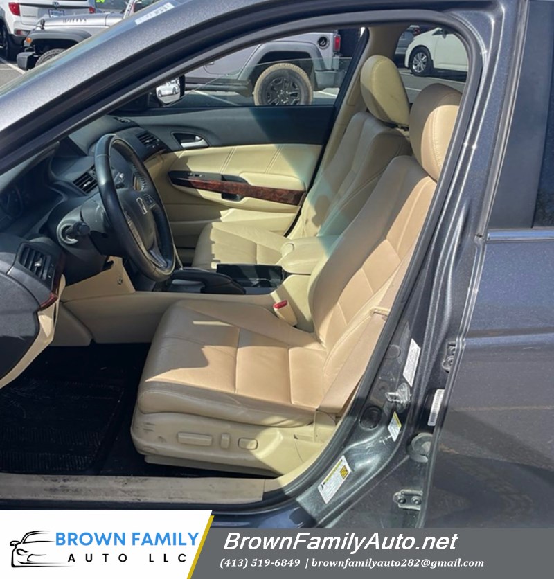 Additional photo of vehicle.
