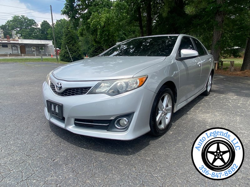 2013 Toyota Camry 2.5 Auto SE's photo