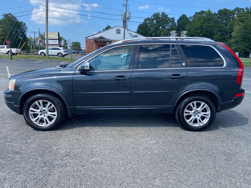 Additional photo of vehicle.