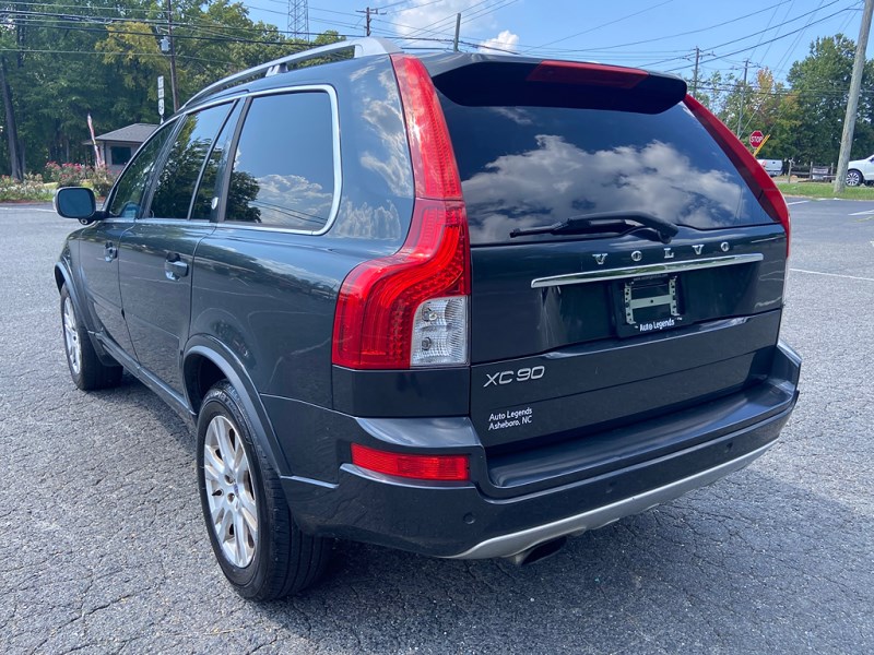 Additional photo of vehicle.