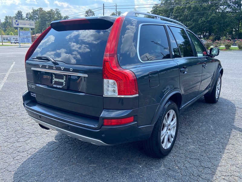 Additional photo of vehicle.