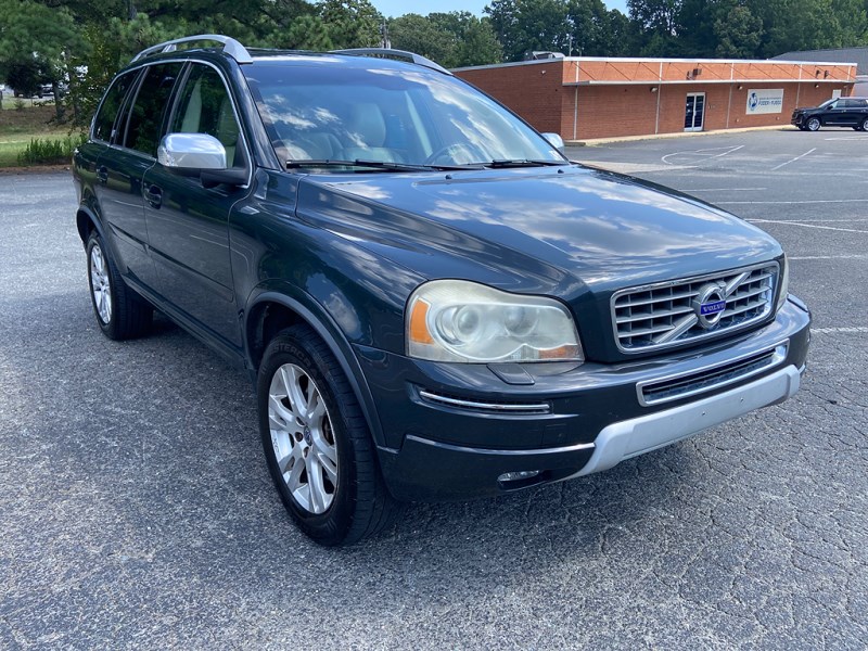 Additional photo of vehicle.