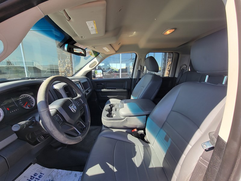 Additional photo of vehicle.