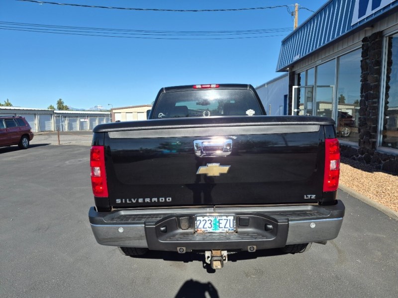 Additional photo of vehicle.