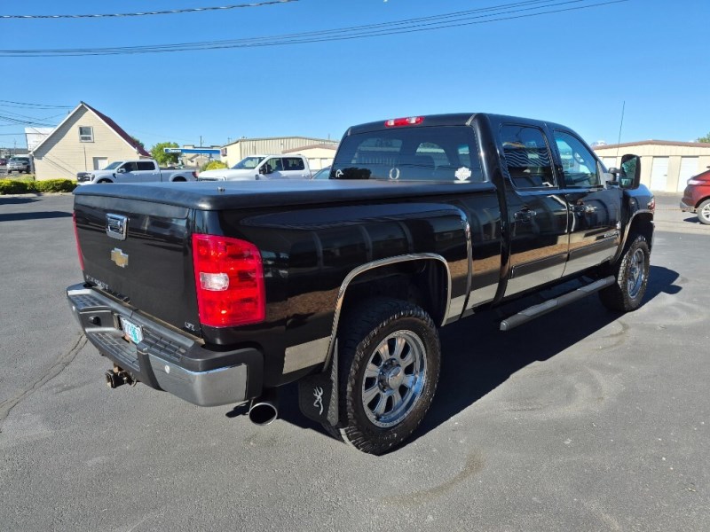 Additional photo of vehicle.