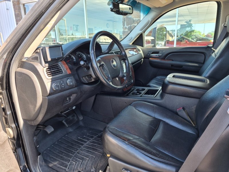 Additional photo of vehicle.