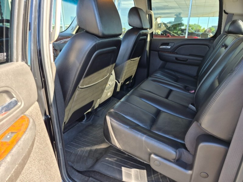 Additional photo of vehicle.