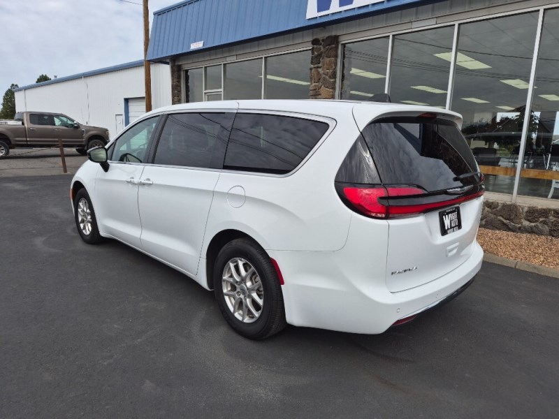 Additional photo of vehicle.