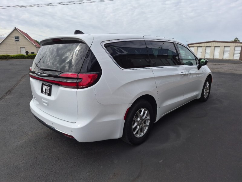 Additional photo of vehicle.
