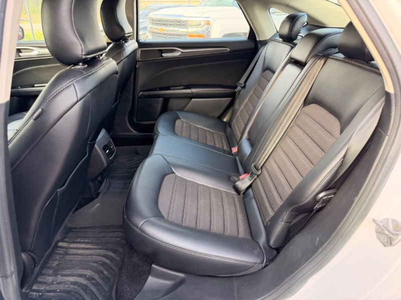 2017 Ford Fusion SE - Photo 10