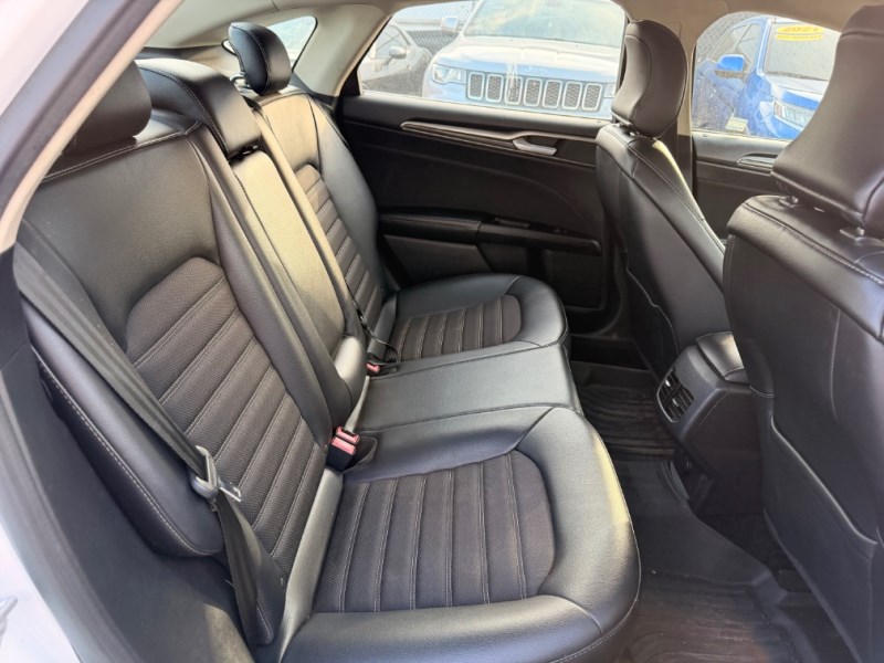 2017 Ford Fusion SE - Photo 11