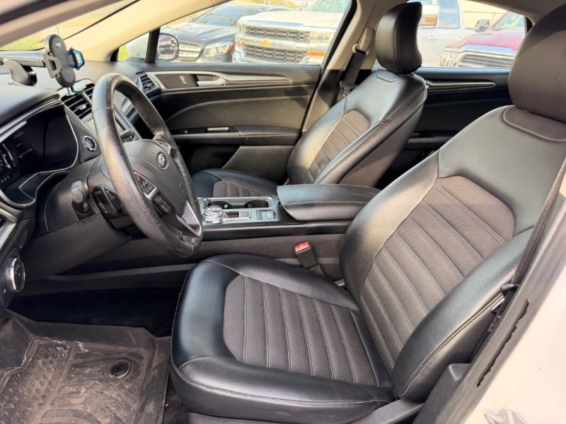 2017 Ford Fusion SE - Photo 13