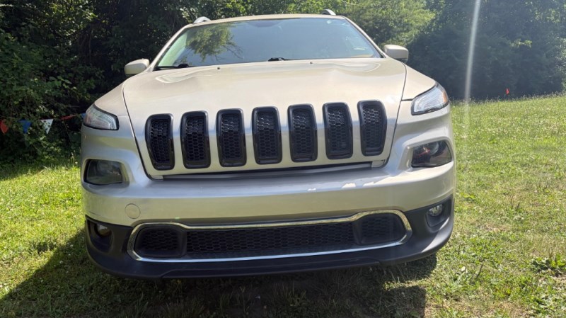Additional photo of vehicle.