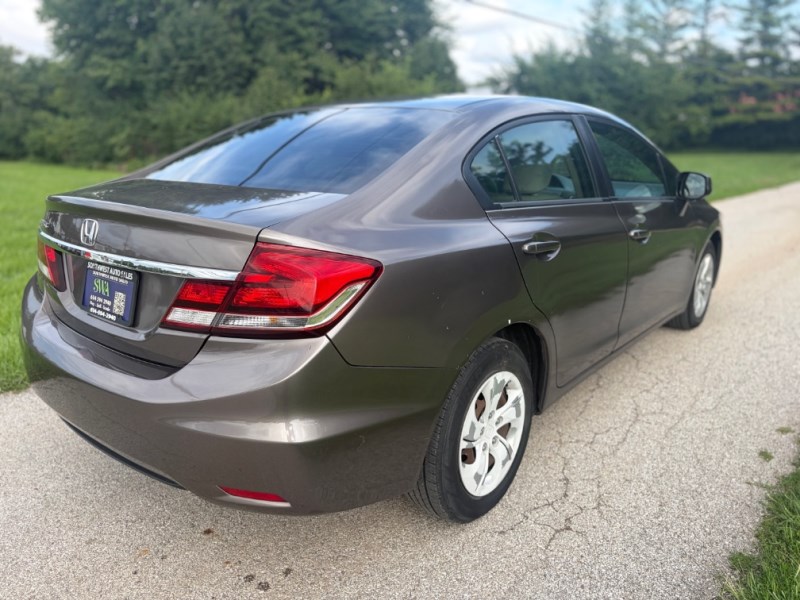 Additional photo of vehicle.