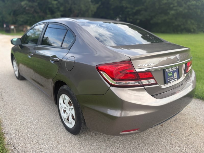 Additional photo of vehicle.