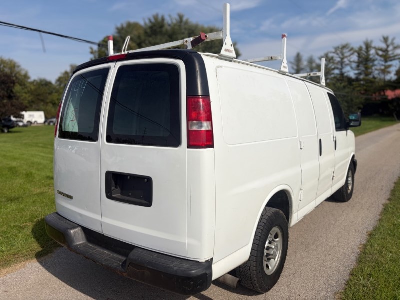 Additional photo of vehicle.