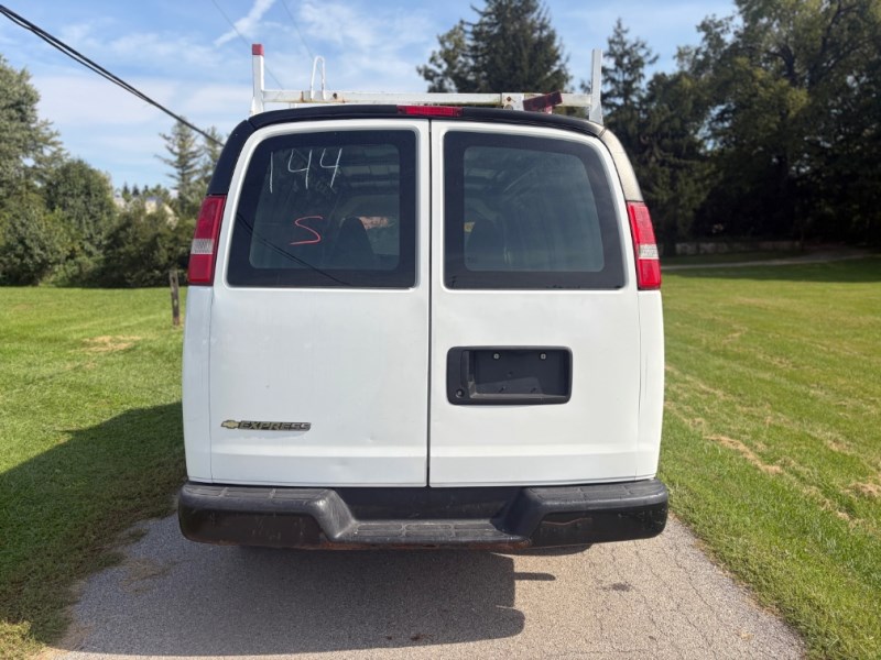 Additional photo of vehicle.