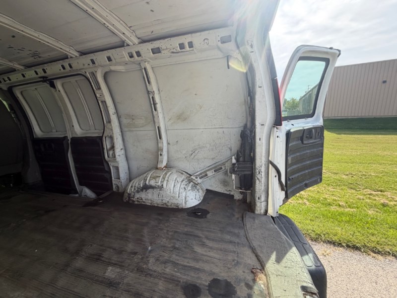 Additional photo of vehicle.