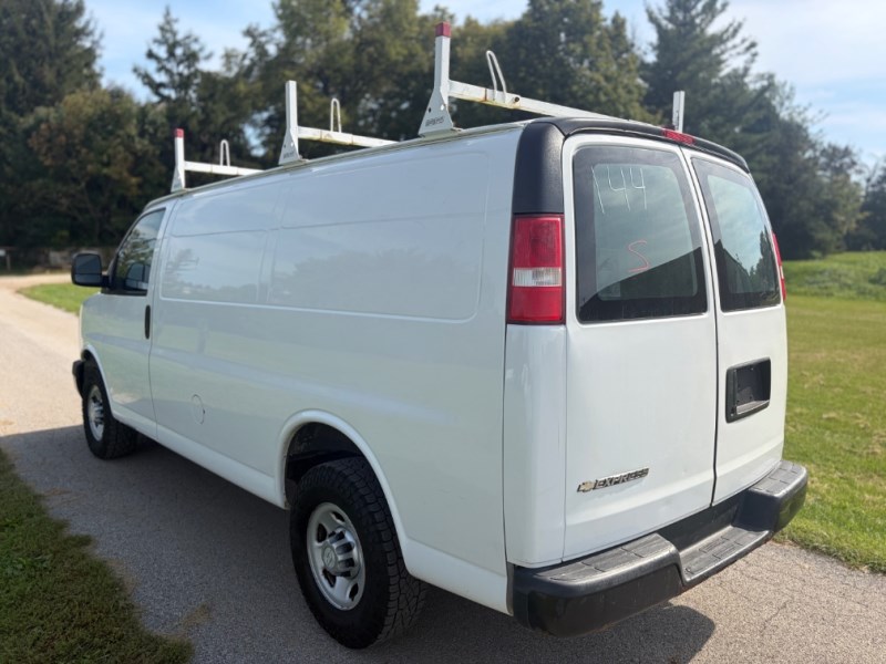 Additional photo of vehicle.