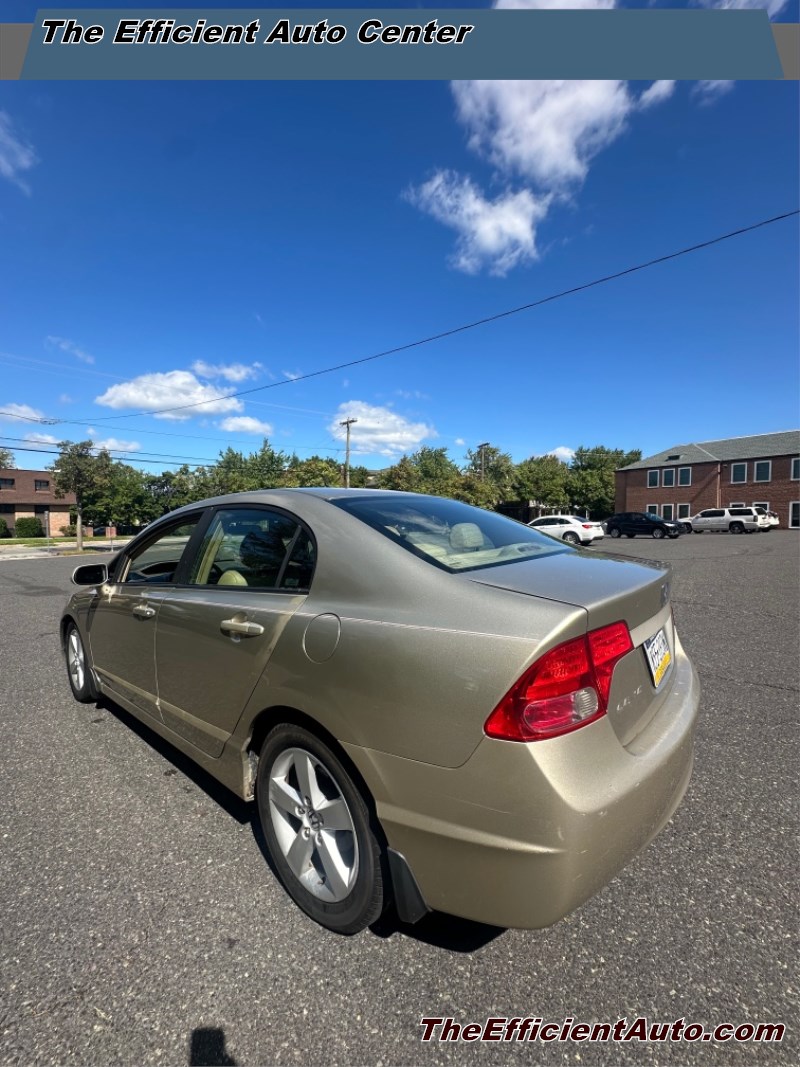 Additional photo of vehicle.